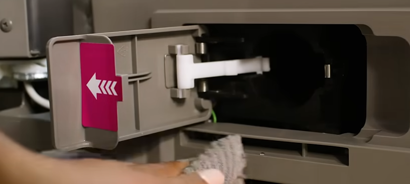 EveryDrop Water Filter 1 (EDR1RXD1) | What It Fits, How It Works & Where to Buy 7 Remove the old filter